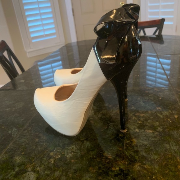 Heels 👠 - Picture 4 of 5